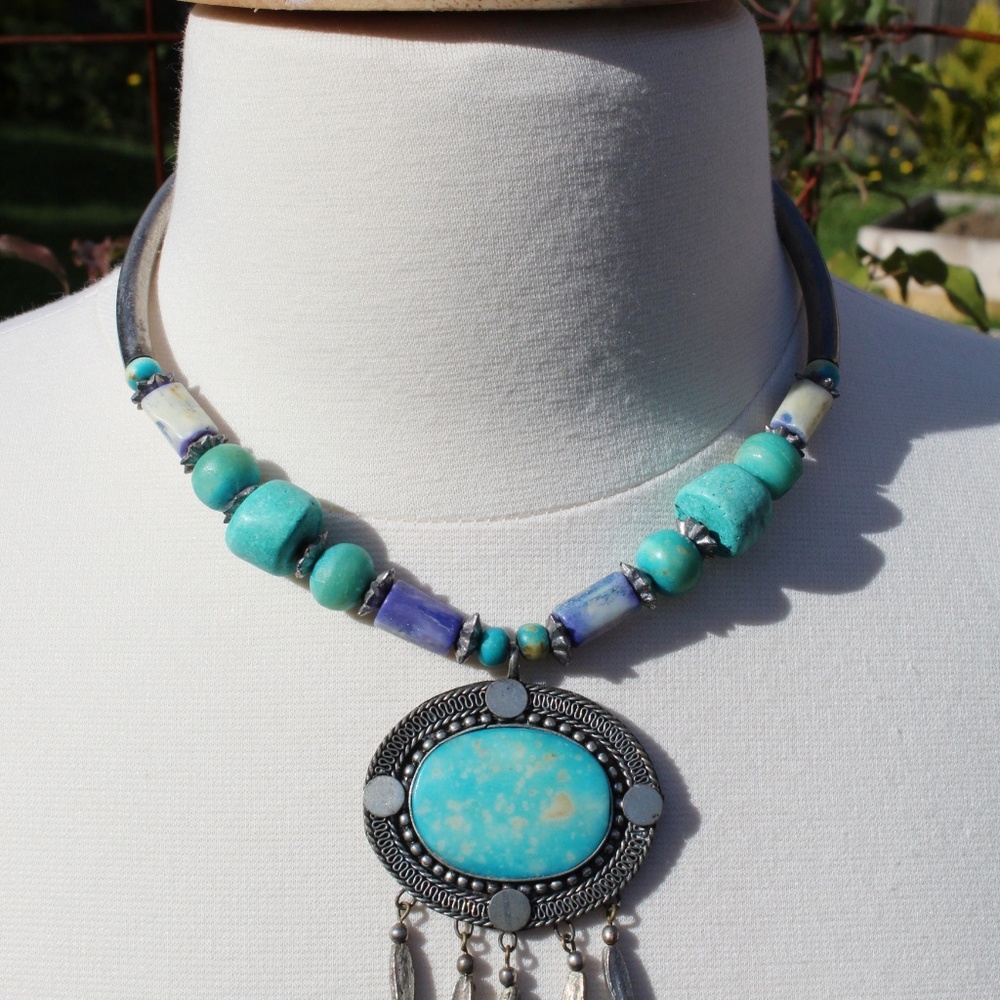 Turquoise & Metal Necklace - Picture 4 of 4